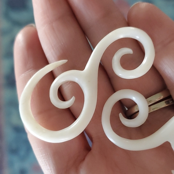 Tribal Bone Earrings 6 Gauge - Picture 2 of 3